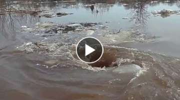 Amazing monstrous whirlpool / Чудовищный водоворот / Dvietes atvars / Torbelli...